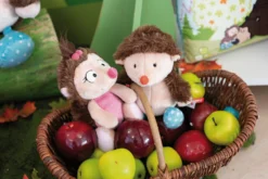 Nici 44054 Igelmädchen Hedda Ca 20cm Plüsch Kuscheltier Schlenker Forest Friends -Nici 44057 03 Milieu 44058 2048x1365