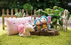 Nici 47942 Kissen Rosa Schmetterling 43x25cm Plüsch Hello Spring Frühling -Nici 47941 06 47938 47946 47947 Milieu 2048x1312 2