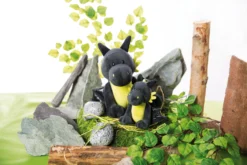 Nici 47996 Kissen Drache Dragor Schwarz-gelb Rechteckig 43x25cm Plüsch Dragonia -Nici 47994 06 47993 Milieu 2048x1365 3