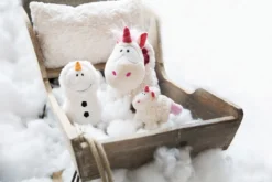 Nici 48165 Einhorn Theodor Im Schneeanzug Ca 45cm Plüsch Kuscheltier GREEN -Nici 48166 10 48163 48162 Milieu vorl 2048x1365 5