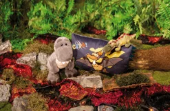 Nici 48811 Dinosaurier Fossily 25cm Liegend Plüsch Kuscheltier Dino GREEN 14 Nici 48811 Dinosaurier Fossily 25cm Liegend Plüsch Kuscheltier Dino GREEN -Nici 48810 13 48819 Milieu 2048x1331