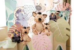 Nici 48869 Tasse Hyäne Helgi & Tenrek Terek 310ml Porzellan 10x8cm Wild Friends 7 Nici 48869 Tasse Hyäne Helgi & Tenrek Terek 310ml Porzellan 10x8cm Wild Friends -Nici 48860 10 48865 48866 48867 48863 48864 Milieu 2048x1356 5